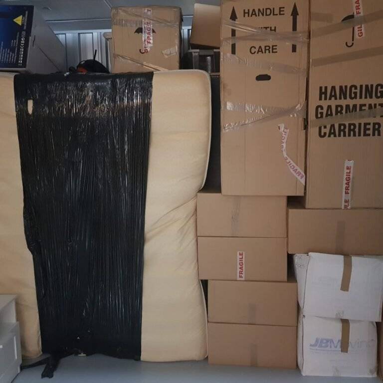 🌟 The Smart Mover’s Secret: Why Storage Units Are Essential in Central London