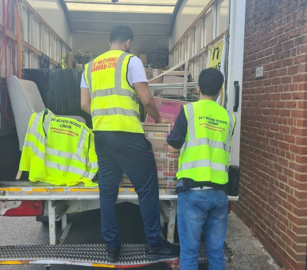 🏡 Why Hiring a Mayfair Moving Company Is the Best Decision You’ll Make