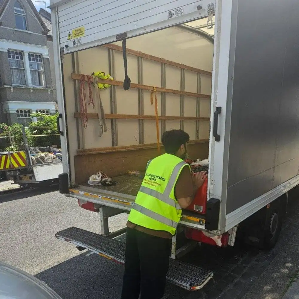 Working man of the 24/7 Movers Packers London Company are doing their job in very professional manner as one of the top moving companies London.